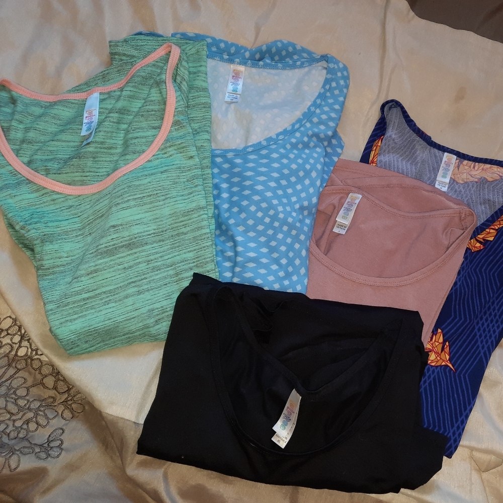 Lularoe  classic tee's